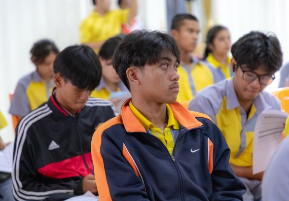 ภาพกิจกรรม คณะวิทยาศาสตร์และเทคโนโลยี มหาวิทยาลัยราชภัฏกําแพงเพชร จัดโครงการประชาสัมพันธ์รายวิชาและหลักสูตรไปยังผู้เรียนกลุ่มใหม่ (Non-age Group) โรงเรียนสลกบาตรวิทยา