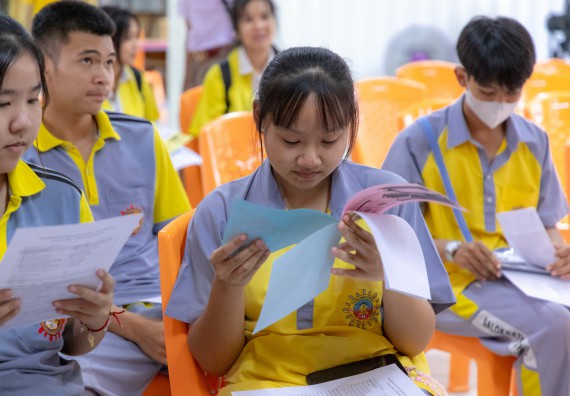 ภาพกิจกรรม คณะวิทยาศาสตร์และเทคโนโลยี มหาวิทยาลัยราชภัฏกําแพงเพชร จัดโครงการประชาสัมพันธ์รายวิชาและหลักสูตรไปยังผู้เรียนกลุ่มใหม่ (Non-age Group) โรงเรียนสลกบาตรวิทยา