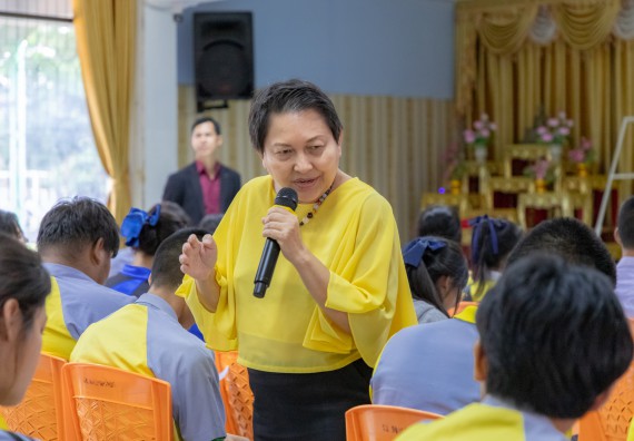 ภาพกิจกรรม คณะวิทยาศาสตร์และเทคโนโลยี มหาวิทยาลัยราชภัฏกําแพงเพชร จัดโครงการประชาสัมพันธ์รายวิชาและหลักสูตรไปยังผู้เรียนกลุ่มใหม่ (Non-age Group) โรงเรียนสลกบาตรวิทยา