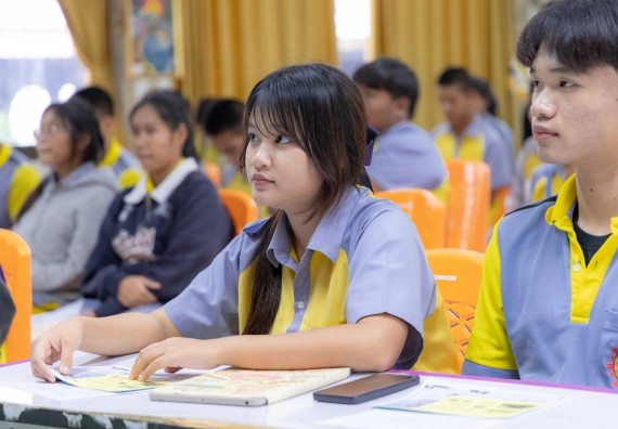 ภาพกิจกรรม คณะวิทยาศาสตร์และเทคโนโลยี มหาวิทยาลัยราชภัฏกําแพงเพชร จัดโครงการประชาสัมพันธ์รายวิชาและหลักสูตรไปยังผู้เรียนกลุ่มใหม่ (Non-age Group) โรงเรียนสลกบาตรวิทยา