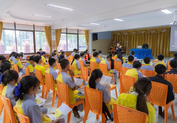 ภาพกิจกรรม คณะวิทยาศาสตร์และเทคโนโลยี มหาวิทยาลัยราชภัฏกําแพงเพชร จัดโครงการประชาสัมพันธ์รายวิชาและหลักสูตรไปยังผู้เรียนกลุ่มใหม่ (Non-age Group) โรงเรียนสลกบาตรวิทยา