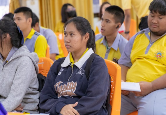 ภาพกิจกรรม คณะวิทยาศาสตร์และเทคโนโลยี มหาวิทยาลัยราชภัฏกําแพงเพชร จัดโครงการประชาสัมพันธ์รายวิชาและหลักสูตรไปยังผู้เรียนกลุ่มใหม่ (Non-age Group) โรงเรียนสลกบาตรวิทยา