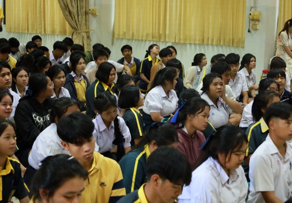 ภาพกิจกรรม  คณะวิทยาศาสตร์และเทคโนโลยี มหาวิทยาลัยราชภัฏกําแพงเพชร จัดโครงการประชาสัมพันธ์รายวิชาและหลักสูตรไปยังผู้เรียนกลุ่มใหม่ (Non-age Group) โรงเรียนเรืองวิทย์พิทยาคม