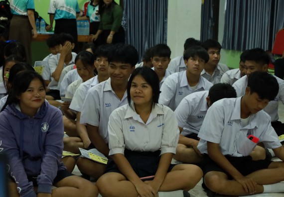 ภาพกิจกรรม  คณะวิทยาศาสตร์และเทคโนโลยี มหาวิทยาลัยราชภัฏกําแพงเพชร จัดโครงการประชาสัมพันธ์รายวิชาและหลักสูตรไปยังผู้เรียนกลุ่มใหม่ (Non-age Group) โรงเรียนสักงามวิทยา