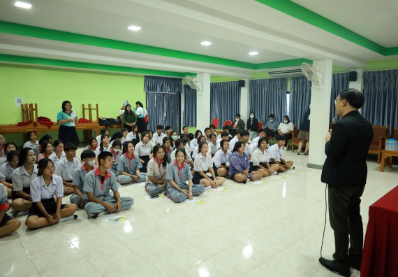 ภาพกิจกรรม  คณะวิทยาศาสตร์และเทคโนโลยี มหาวิทยาลัยราชภัฏกําแพงเพชร จัดโครงการประชาสัมพันธ์รายวิชาและหลักสูตรไปยังผู้เรียนกลุ่มใหม่ (Non-age Group) โรงเรียนสักงามวิทยา