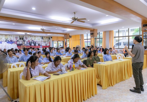 คณะวิทยาศาสตร์และเทคโนโลยี มหาวิทยาลัยราชภัฏกําแพงเพชร จัดโครงการประชาสัมพันธ์รายวิชาและหลักสูตรไปยังผู้เรียนกลุ่มใหม่ (Non-age Group)  โรงเรียนมัธยมพัชรกิติยาภา 2