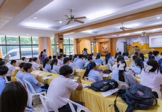 คณะวิทยาศาสตร์และเทคโนโลยี มหาวิทยาลัยราชภัฏกําแพงเพชร จัดโครงการประชาสัมพันธ์รายวิชาและหลักสูตรไปยังผู้เรียนกลุ่มใหม่ (Non-age Group)  โรงเรียนมัธยมพัชรกิติยาภา 2