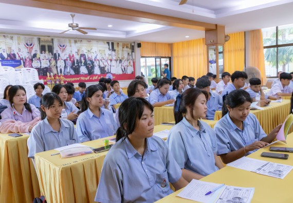 คณะวิทยาศาสตร์และเทคโนโลยี มหาวิทยาลัยราชภัฏกําแพงเพชร จัดโครงการประชาสัมพันธ์รายวิชาและหลักสูตรไปยังผู้เรียนกลุ่มใหม่ (Non-age Group)  โรงเรียนมัธยมพัชรกิติยาภา 2