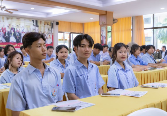 คณะวิทยาศาสตร์และเทคโนโลยี มหาวิทยาลัยราชภัฏกําแพงเพชร จัดโครงการประชาสัมพันธ์รายวิชาและหลักสูตรไปยังผู้เรียนกลุ่มใหม่ (Non-age Group)  โรงเรียนมัธยมพัชรกิติยาภา 2