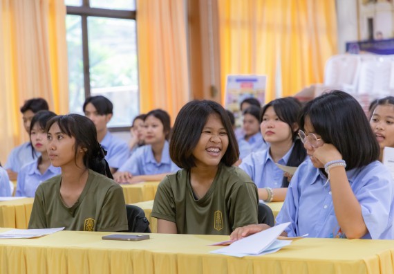 คณะวิทยาศาสตร์และเทคโนโลยี มหาวิทยาลัยราชภัฏกําแพงเพชร จัดโครงการประชาสัมพันธ์รายวิชาและหลักสูตรไปยังผู้เรียนกลุ่มใหม่ (Non-age Group)  โรงเรียนมัธยมพัชรกิติยาภา 2