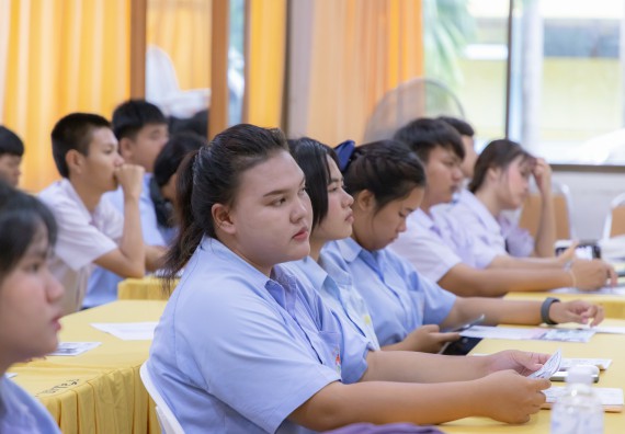 คณะวิทยาศาสตร์และเทคโนโลยี มหาวิทยาลัยราชภัฏกําแพงเพชร จัดโครงการประชาสัมพันธ์รายวิชาและหลักสูตรไปยังผู้เรียนกลุ่มใหม่ (Non-age Group)  โรงเรียนมัธยมพัชรกิติยาภา 2