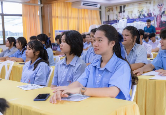 คณะวิทยาศาสตร์และเทคโนโลยี มหาวิทยาลัยราชภัฏกําแพงเพชร จัดโครงการประชาสัมพันธ์รายวิชาและหลักสูตรไปยังผู้เรียนกลุ่มใหม่ (Non-age Group)  โรงเรียนมัธยมพัชรกิติยาภา 2