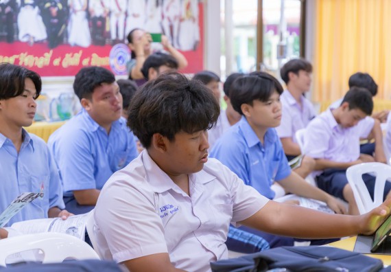 คณะวิทยาศาสตร์และเทคโนโลยี มหาวิทยาลัยราชภัฏกําแพงเพชร จัดโครงการประชาสัมพันธ์รายวิชาและหลักสูตรไปยังผู้เรียนกลุ่มใหม่ (Non-age Group)  โรงเรียนมัธยมพัชรกิติยาภา 2