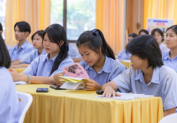 คณะวิทยาศาสตร์และเทคโนโลยี มหาวิทยาลัยราชภัฏกําแพงเพชร จัดโครงการประชาสัมพันธ์รายวิชาและหลักสูตรไปยังผู้เรียนกลุ่มใหม่ (Non-age Group)  โรงเรียนมัธยมพัชรกิติยาภา 2