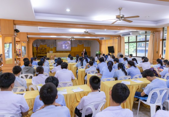 คณะวิทยาศาสตร์และเทคโนโลยี มหาวิทยาลัยราชภัฏกําแพงเพชร จัดโครงการประชาสัมพันธ์รายวิชาและหลักสูตรไปยังผู้เรียนกลุ่มใหม่ (Non-age Group)  โรงเรียนมัธยมพัชรกิติยาภา 2