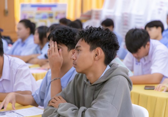 คณะวิทยาศาสตร์และเทคโนโลยี มหาวิทยาลัยราชภัฏกําแพงเพชร จัดโครงการประชาสัมพันธ์รายวิชาและหลักสูตรไปยังผู้เรียนกลุ่มใหม่ (Non-age Group)  โรงเรียนมัธยมพัชรกิติยาภา 2