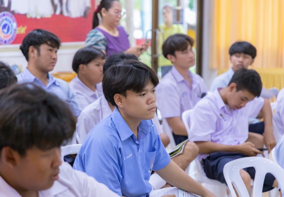 คณะวิทยาศาสตร์และเทคโนโลยี มหาวิทยาลัยราชภัฏกําแพงเพชร จัดโครงการประชาสัมพันธ์รายวิชาและหลักสูตรไปยังผู้เรียนกลุ่มใหม่ (Non-age Group)  โรงเรียนมัธยมพัชรกิติยาภา 2