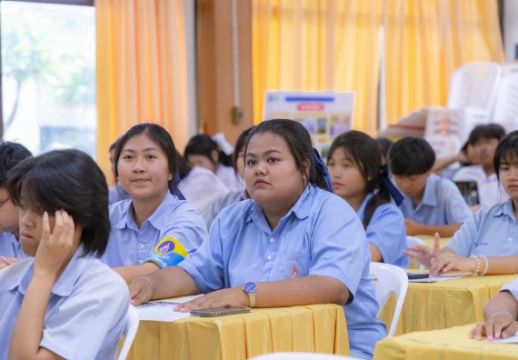 คณะวิทยาศาสตร์และเทคโนโลยี มหาวิทยาลัยราชภัฏกําแพงเพชร จัดโครงการประชาสัมพันธ์รายวิชาและหลักสูตรไปยังผู้เรียนกลุ่มใหม่ (Non-age Group)  โรงเรียนมัธยมพัชรกิติยาภา 2