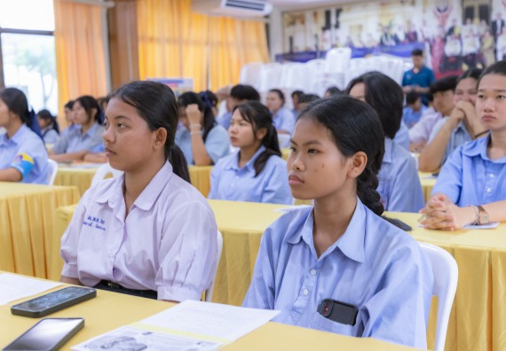 คณะวิทยาศาสตร์และเทคโนโลยี มหาวิทยาลัยราชภัฏกําแพงเพชร จัดโครงการประชาสัมพันธ์รายวิชาและหลักสูตรไปยังผู้เรียนกลุ่มใหม่ (Non-age Group)  โรงเรียนมัธยมพัชรกิติยาภา 2