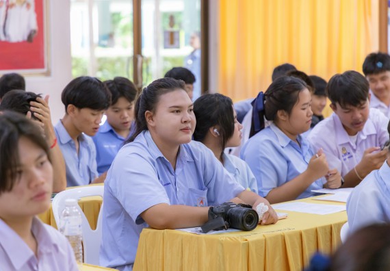 คณะวิทยาศาสตร์และเทคโนโลยี มหาวิทยาลัยราชภัฏกําแพงเพชร จัดโครงการประชาสัมพันธ์รายวิชาและหลักสูตรไปยังผู้เรียนกลุ่มใหม่ (Non-age Group)  โรงเรียนมัธยมพัชรกิติยาภา 2