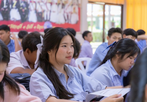 คณะวิทยาศาสตร์และเทคโนโลยี มหาวิทยาลัยราชภัฏกําแพงเพชร จัดโครงการประชาสัมพันธ์รายวิชาและหลักสูตรไปยังผู้เรียนกลุ่มใหม่ (Non-age Group)  โรงเรียนมัธยมพัชรกิติยาภา 2