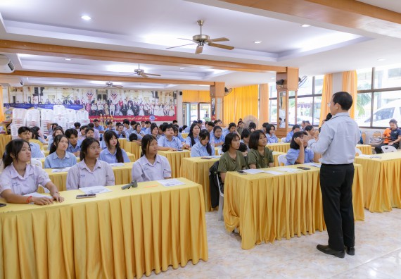 คณะวิทยาศาสตร์และเทคโนโลยี มหาวิทยาลัยราชภัฏกําแพงเพชร จัดโครงการประชาสัมพันธ์รายวิชาและหลักสูตรไปยังผู้เรียนกลุ่มใหม่ (Non-age Group)  โรงเรียนมัธยมพัชรกิติยาภา 2