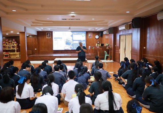 ภาพกิจกรรม  คณะวิทยาศาสตร์และเทคโนโลยี มหาวิทยาลัยราชภัฏกําแพงเพชร จัดโครงการประชาสัมพันธ์รายวิชาและหลักสูตรไปยังผู้เรียนกลุ่มใหม่ (Non-age Group) โรงเรียนวชิรปราการวิทยาคม