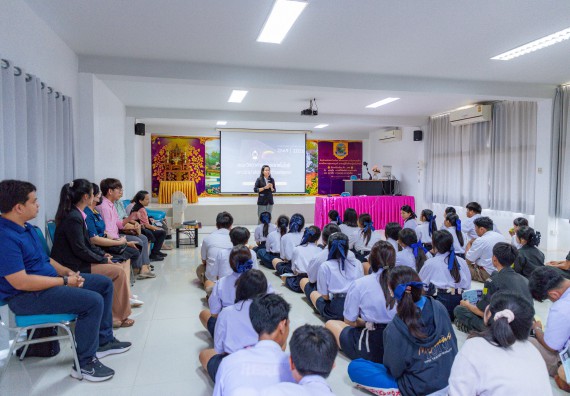 ภาพกิจกรรม  คณะวิทยาศาสตร์และเทคโนโลยี มหาวิทยาลัยราชภัฏกําแพงเพชร จัดโครงการประชาสัมพันธ์รายวิชาและหลักสูตรไปยังผู้เรียนกลุ่มใหม่ (Non-age Group)  โรงเรียนโกสัมพีวิทยา