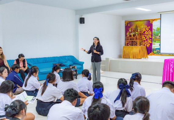 ภาพกิจกรรม  คณะวิทยาศาสตร์และเทคโนโลยี มหาวิทยาลัยราชภัฏกําแพงเพชร จัดโครงการประชาสัมพันธ์รายวิชาและหลักสูตรไปยังผู้เรียนกลุ่มใหม่ (Non-age Group)  โรงเรียนโกสัมพีวิทยา