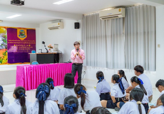 ภาพกิจกรรม  คณะวิทยาศาสตร์และเทคโนโลยี มหาวิทยาลัยราชภัฏกําแพงเพชร จัดโครงการประชาสัมพันธ์รายวิชาและหลักสูตรไปยังผู้เรียนกลุ่มใหม่ (Non-age Group)  โรงเรียนโกสัมพีวิทยา