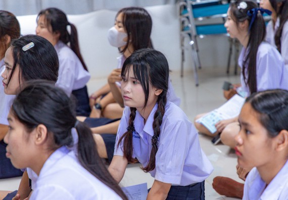 ภาพกิจกรรม  คณะวิทยาศาสตร์และเทคโนโลยี มหาวิทยาลัยราชภัฏกําแพงเพชร จัดโครงการประชาสัมพันธ์รายวิชาและหลักสูตรไปยังผู้เรียนกลุ่มใหม่ (Non-age Group)  โรงเรียนโกสัมพีวิทยา