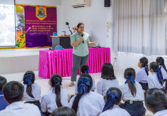 ภาพกิจกรรม  คณะวิทยาศาสตร์และเทคโนโลยี มหาวิทยาลัยราชภัฏกําแพงเพชร จัดโครงการประชาสัมพันธ์รายวิชาและหลักสูตรไปยังผู้เรียนกลุ่มใหม่ (Non-age Group)  โรงเรียนโกสัมพีวิทยา