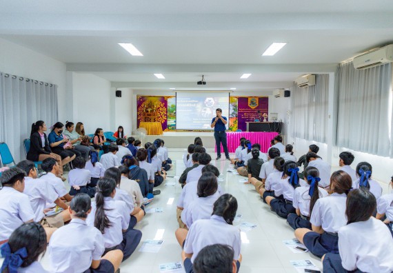 ภาพกิจกรรม  คณะวิทยาศาสตร์และเทคโนโลยี มหาวิทยาลัยราชภัฏกําแพงเพชร จัดโครงการประชาสัมพันธ์รายวิชาและหลักสูตรไปยังผู้เรียนกลุ่มใหม่ (Non-age Group)  โรงเรียนโกสัมพีวิทยา