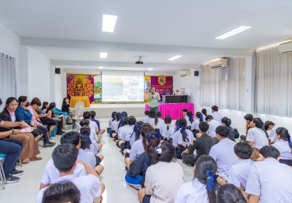 ภาพกิจกรรม  คณะวิทยาศาสตร์และเทคโนโลยี มหาวิทยาลัยราชภัฏกําแพงเพชร จัดโครงการประชาสัมพันธ์รายวิชาและหลักสูตรไปยังผู้เรียนกลุ่มใหม่ (Non-age Group)  โรงเรียนโกสัมพีวิทยา