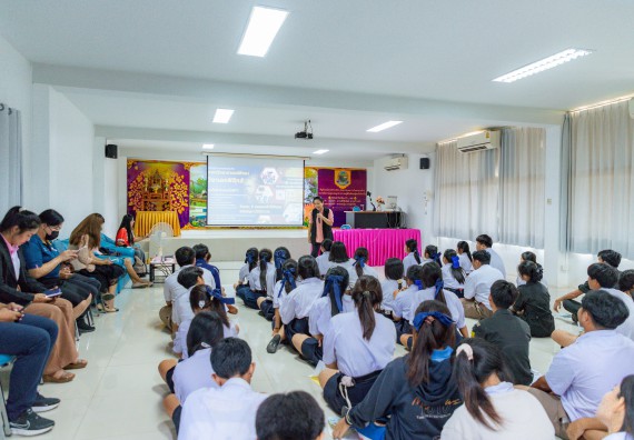 ภาพกิจกรรม  คณะวิทยาศาสตร์และเทคโนโลยี มหาวิทยาลัยราชภัฏกําแพงเพชร จัดโครงการประชาสัมพันธ์รายวิชาและหลักสูตรไปยังผู้เรียนกลุ่มใหม่ (Non-age Group)  โรงเรียนโกสัมพีวิทยา