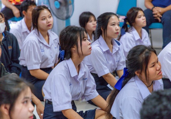 ภาพกิจกรรม  คณะวิทยาศาสตร์และเทคโนโลยี มหาวิทยาลัยราชภัฏกําแพงเพชร จัดโครงการประชาสัมพันธ์รายวิชาและหลักสูตรไปยังผู้เรียนกลุ่มใหม่ (Non-age Group)  โรงเรียนโกสัมพีวิทยา