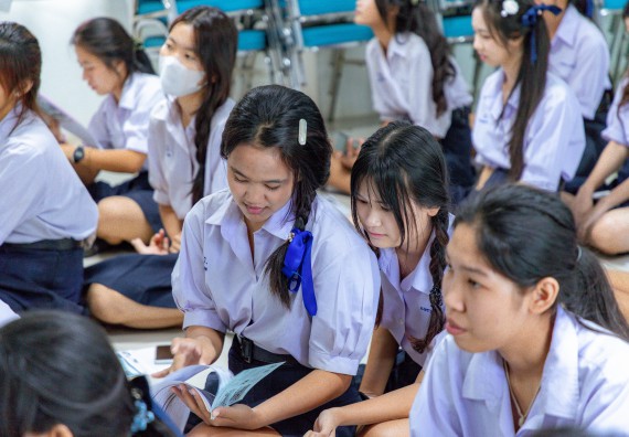 ภาพกิจกรรม  คณะวิทยาศาสตร์และเทคโนโลยี มหาวิทยาลัยราชภัฏกําแพงเพชร จัดโครงการประชาสัมพันธ์รายวิชาและหลักสูตรไปยังผู้เรียนกลุ่มใหม่ (Non-age Group)  โรงเรียนโกสัมพีวิทยา