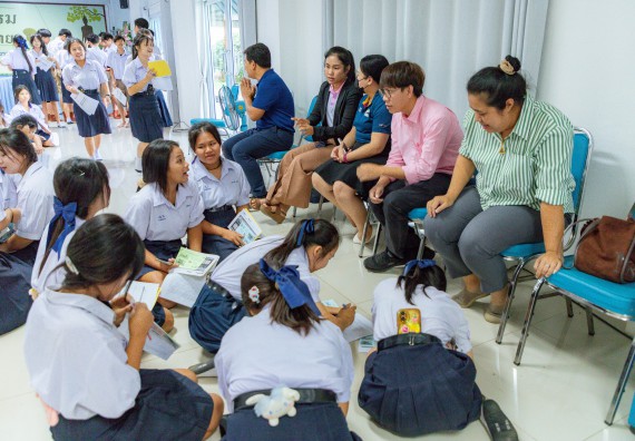 ภาพกิจกรรม  คณะวิทยาศาสตร์และเทคโนโลยี มหาวิทยาลัยราชภัฏกําแพงเพชร จัดโครงการประชาสัมพันธ์รายวิชาและหลักสูตรไปยังผู้เรียนกลุ่มใหม่ (Non-age Group)  โรงเรียนโกสัมพีวิทยา