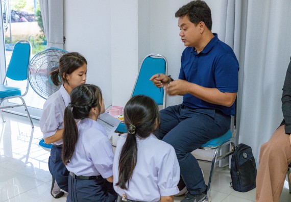 ภาพกิจกรรม  คณะวิทยาศาสตร์และเทคโนโลยี มหาวิทยาลัยราชภัฏกําแพงเพชร จัดโครงการประชาสัมพันธ์รายวิชาและหลักสูตรไปยังผู้เรียนกลุ่มใหม่ (Non-age Group)  โรงเรียนโกสัมพีวิทยา