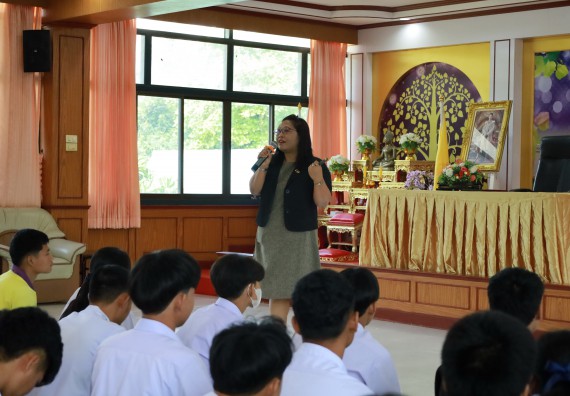 ภาพกิจกรรม  คณะวิทยาศาสตร์และเทคโนโลยี มหาวิทยาลัยราชภัฏกําแพงเพชร จัดโครงการประชาสัมพันธ์รายวิชาและหลักสูตรไปยังผู้เรียนกลุ่มใหม่ (Non-age Group) โรงเรียนทุ่งโพธิ์ทะเลพิทยา