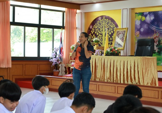 ภาพกิจกรรม  คณะวิทยาศาสตร์และเทคโนโลยี มหาวิทยาลัยราชภัฏกําแพงเพชร จัดโครงการประชาสัมพันธ์รายวิชาและหลักสูตรไปยังผู้เรียนกลุ่มใหม่ (Non-age Group) โรงเรียนทุ่งโพธิ์ทะเลพิทยา