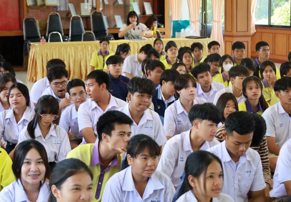 ภาพกิจกรรม  คณะวิทยาศาสตร์และเทคโนโลยี มหาวิทยาลัยราชภัฏกําแพงเพชร จัดโครงการประชาสัมพันธ์รายวิชาและหลักสูตรไปยังผู้เรียนกลุ่มใหม่ (Non-age Group) โรงเรียนทุ่งโพธิ์ทะเลพิทยา