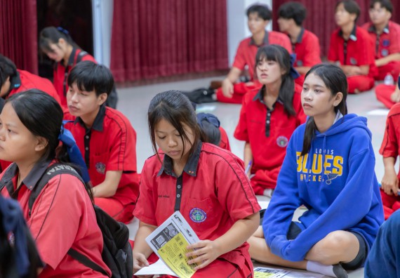 ภาพกิจกรรม คณะวิทยาศาสตร์และเทคโนโลยี มหาวิทยาลัยราชภัฏกําแพงเพชร จัดโครงการประชาสัมพันธ์รายวิชาและหลักสูตรไปยังผู้เรียนกลุ่มใหม่ (Non-age Group) โรงเรียนพรานกระต่ายพิทยาคม