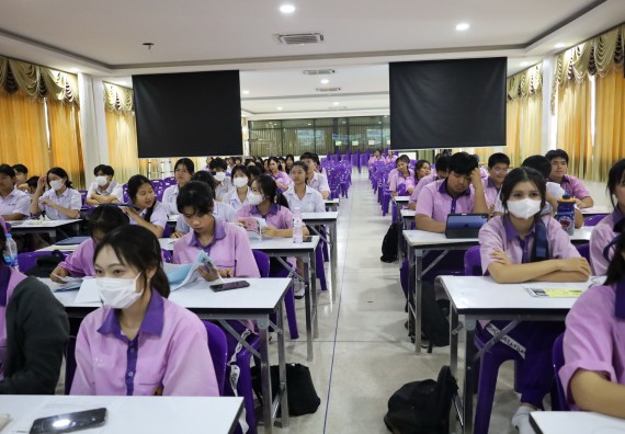 ภาพกิจกรรม  คณะวิทยาศาสตร์และเทคโนโลยี มหาวิทยาลัยราชภัฏกําแพงเพชร จัดโครงการประชาสัมพันธ์รายวิชาและหลักสูตรไปยังผู้เรียนกลุ่มใหม่ (Non-age Group) โรงเรียนคลองขลุงราษฎร์รังสรรค์