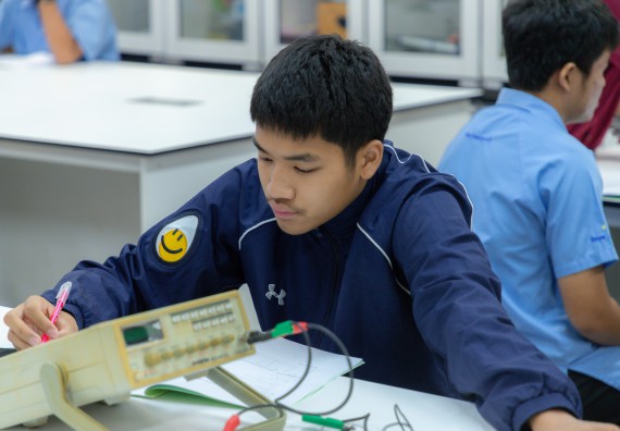 ภาพกิจกรรม  คณะวิทยาศาสตร์และเทคโนโลยี มหาวิทยาลัยราชภัฏกำแพงเพชร ร่วมกับโครงการห้องเรียนพิเศษ โรงเรียนตากพิทยาคม จัดกิจกรรมสร้างเสริมทักษะกระบวนการทางวิทยาศาสตร์สู่มาตรฐานสากล