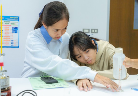 ภาพกิจกรรม  คณะวิทยาศาสตร์และเทคโนโลยี มหาวิทยาลัยราชภัฏกำแพงเพชร ร่วมกับโครงการห้องเรียนพิเศษ โรงเรียนตากพิทยาคม จัดกิจกรรมสร้างเสริมทักษะกระบวนการทางวิทยาศาสตร์สู่มาตรฐานสากล