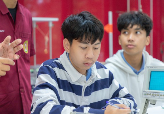 ภาพกิจกรรม  คณะวิทยาศาสตร์และเทคโนโลยี มหาวิทยาลัยราชภัฏกำแพงเพชร ร่วมกับโครงการห้องเรียนพิเศษ โรงเรียนตากพิทยาคม จัดกิจกรรมสร้างเสริมทักษะกระบวนการทางวิทยาศาสตร์สู่มาตรฐานสากล