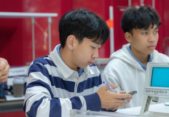 ภาพกิจกรรม  คณะวิทยาศาสตร์และเทคโนโลยี มหาวิทยาลัยราชภัฏกำแพงเพชร ร่วมกับโครงการห้องเรียนพิเศษ โรงเรียนตากพิทยาคม จัดกิจกรรมสร้างเสริมทักษะกระบวนการทางวิทยาศาสตร์สู่มาตรฐานสากล