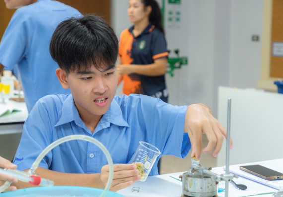 ภาพกิจกรรม  คณะวิทยาศาสตร์และเทคโนโลยี มหาวิทยาลัยราชภัฏกำแพงเพชร ร่วมกับโครงการห้องเรียนพิเศษ โรงเรียนตากพิทยาคม จัดกิจกรรมสร้างเสริมทักษะกระบวนการทางวิทยาศาสตร์สู่มาตรฐานสากล