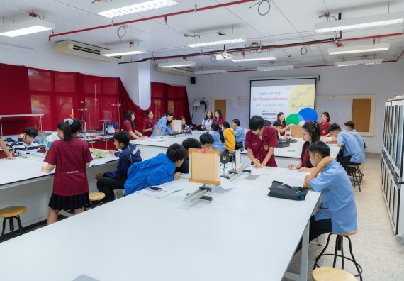 ภาพกิจกรรม  คณะวิทยาศาสตร์และเทคโนโลยี มหาวิทยาลัยราชภัฏกำแพงเพชร ร่วมกับโครงการห้องเรียนพิเศษ โรงเรียนตากพิทยาคม จัดกิจกรรมสร้างเสริมทักษะกระบวนการทางวิทยาศาสตร์สู่มาตรฐานสากล